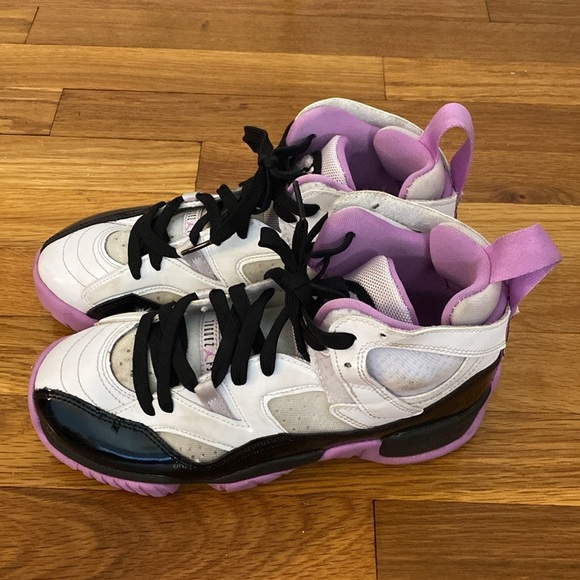 Jordan Women’s Purple and White Sneakers Size 5.5 - Picture 2 of 9